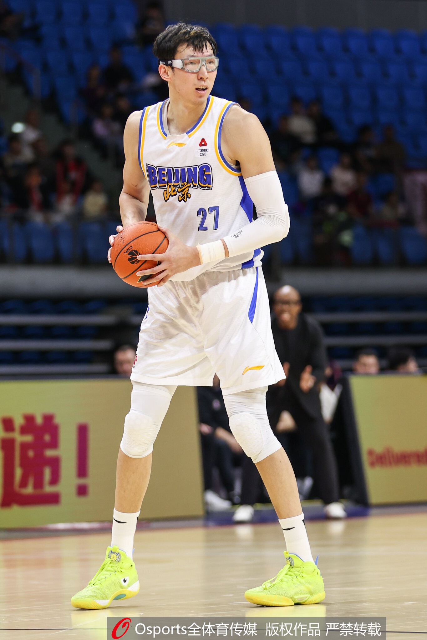 18分8板4帽！媒体人：周琦今晚堪称擎天一柱 这样的他久违了